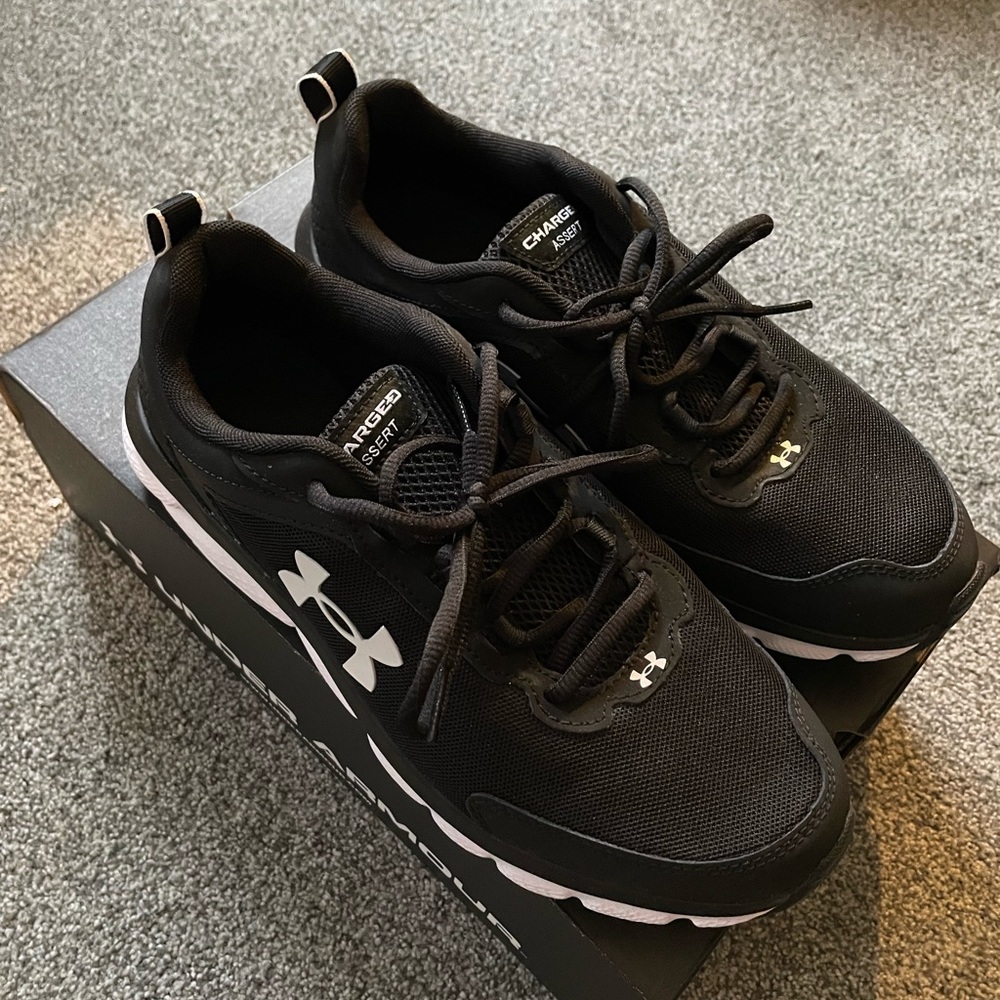 Under Armour Charged Assert 9 sz 11